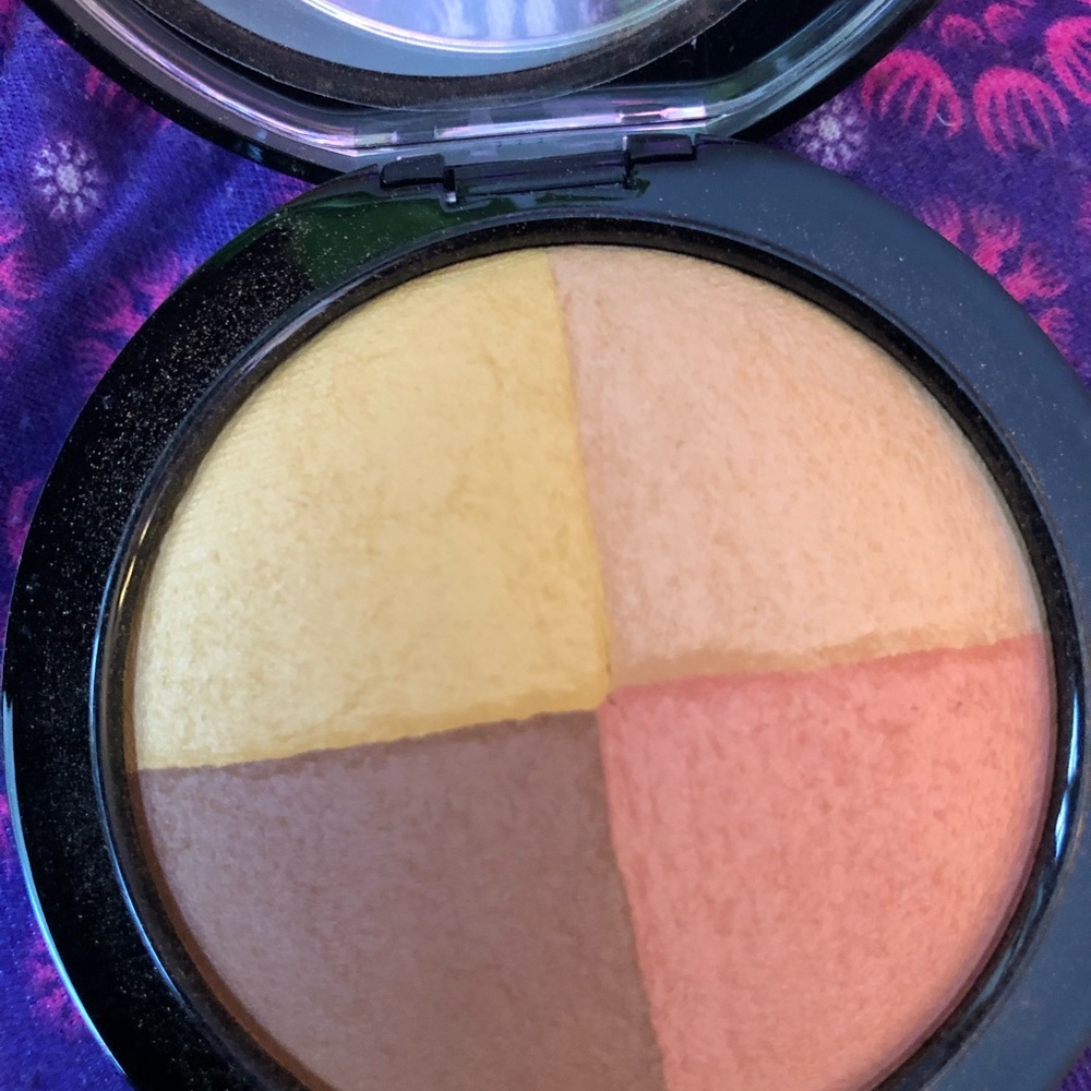 MAC Mineralized Skinfinish Sunnyside